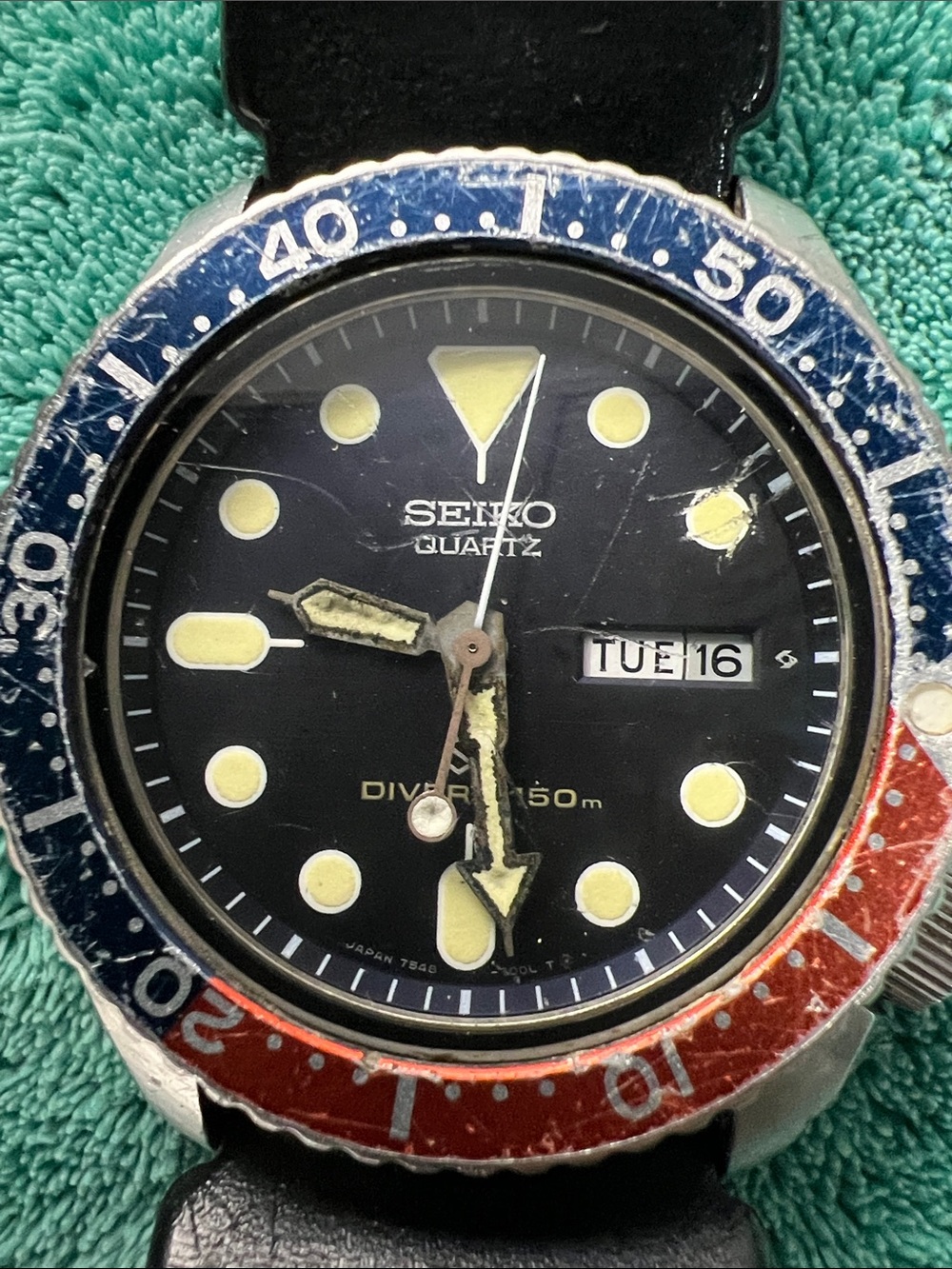 Seiko Diver Watch – Black Dial with Blue and Red Bezel